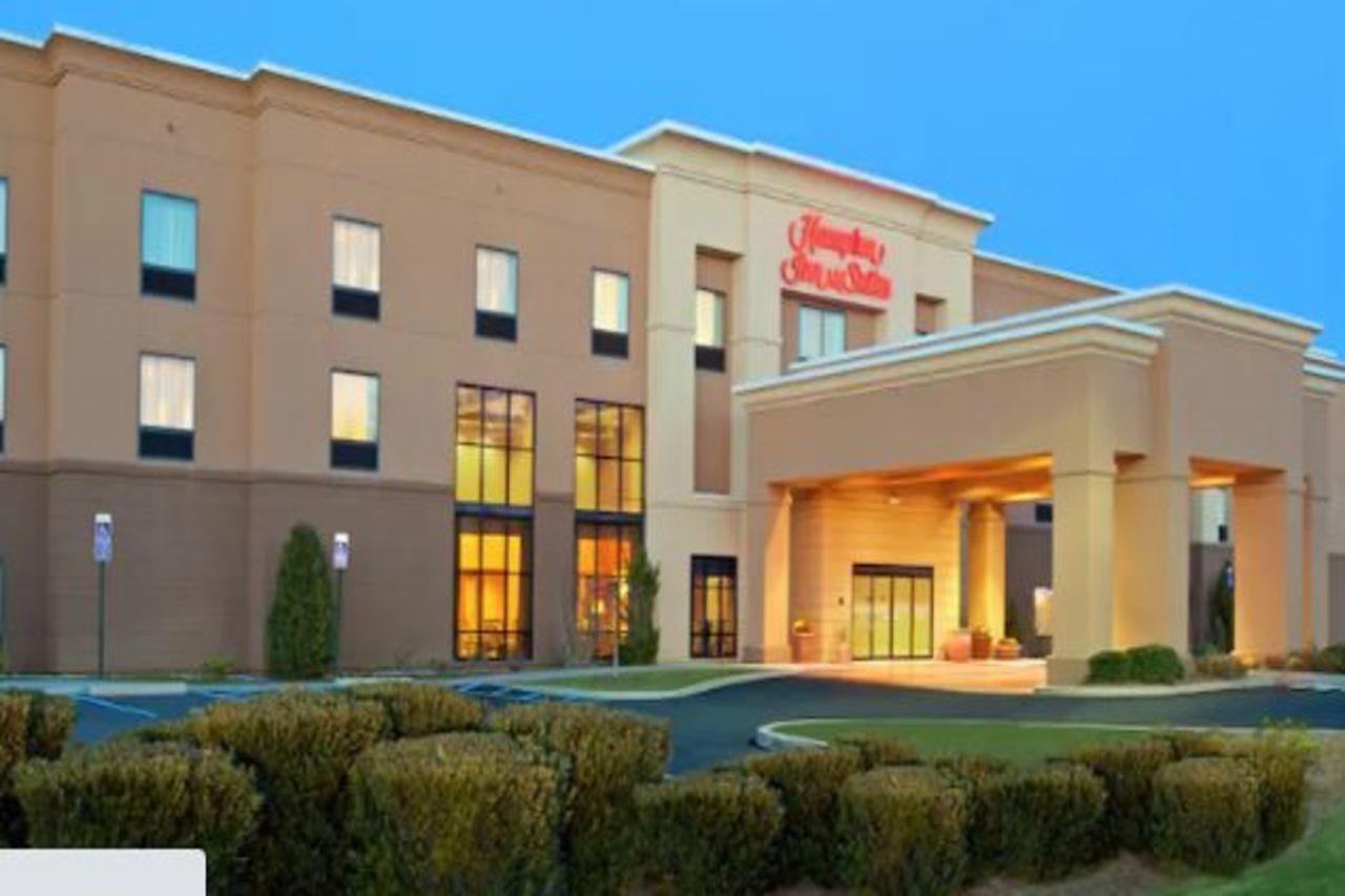 Hampton Inn & Suites Hartford-Manchester Exterior photo