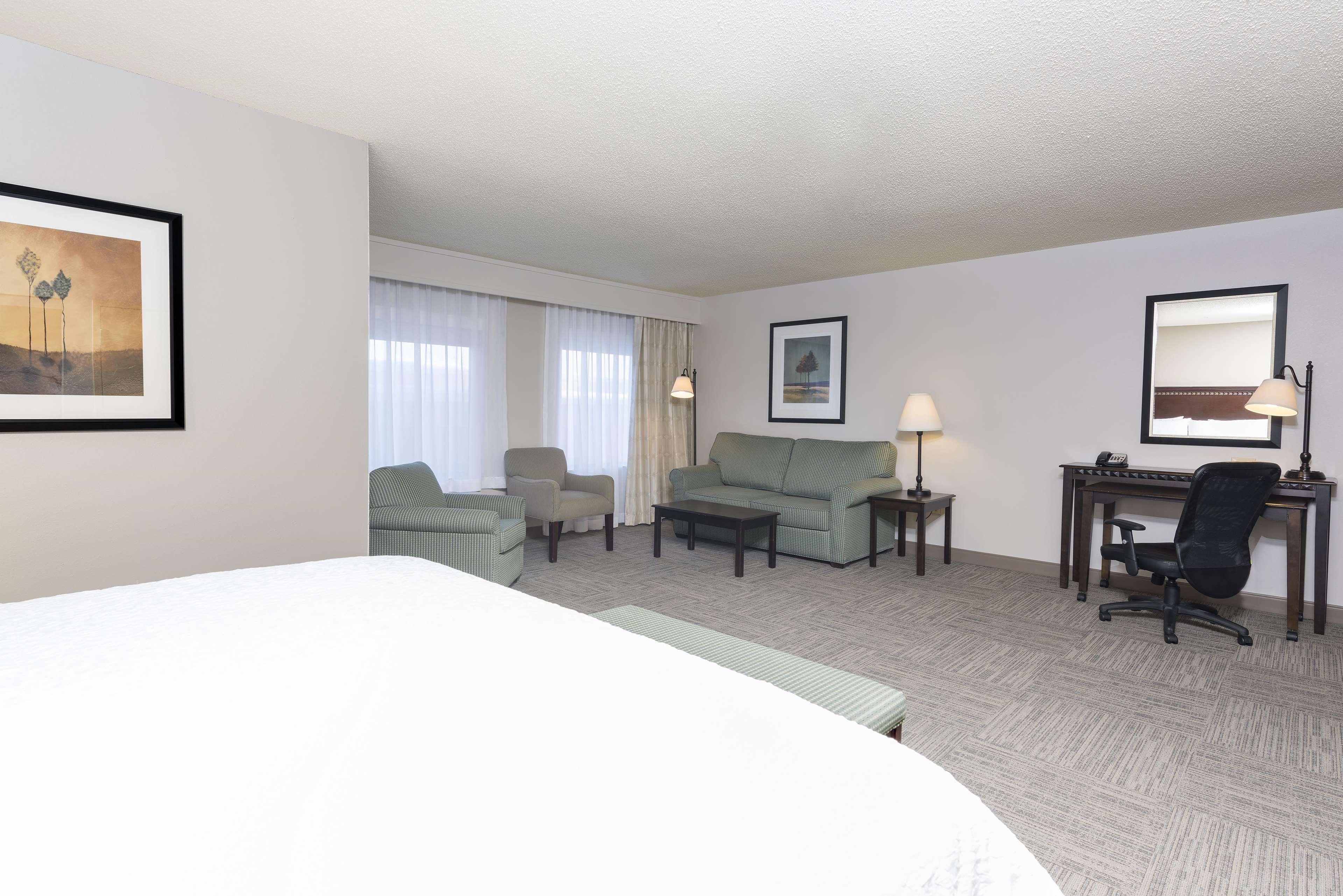 Hampton Inn & Suites Hartford-Manchester Exterior photo