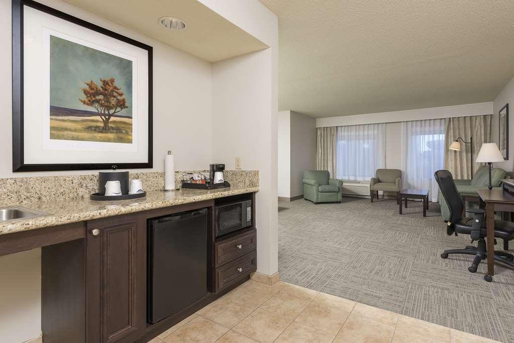 Hampton Inn & Suites Hartford-Manchester Room photo