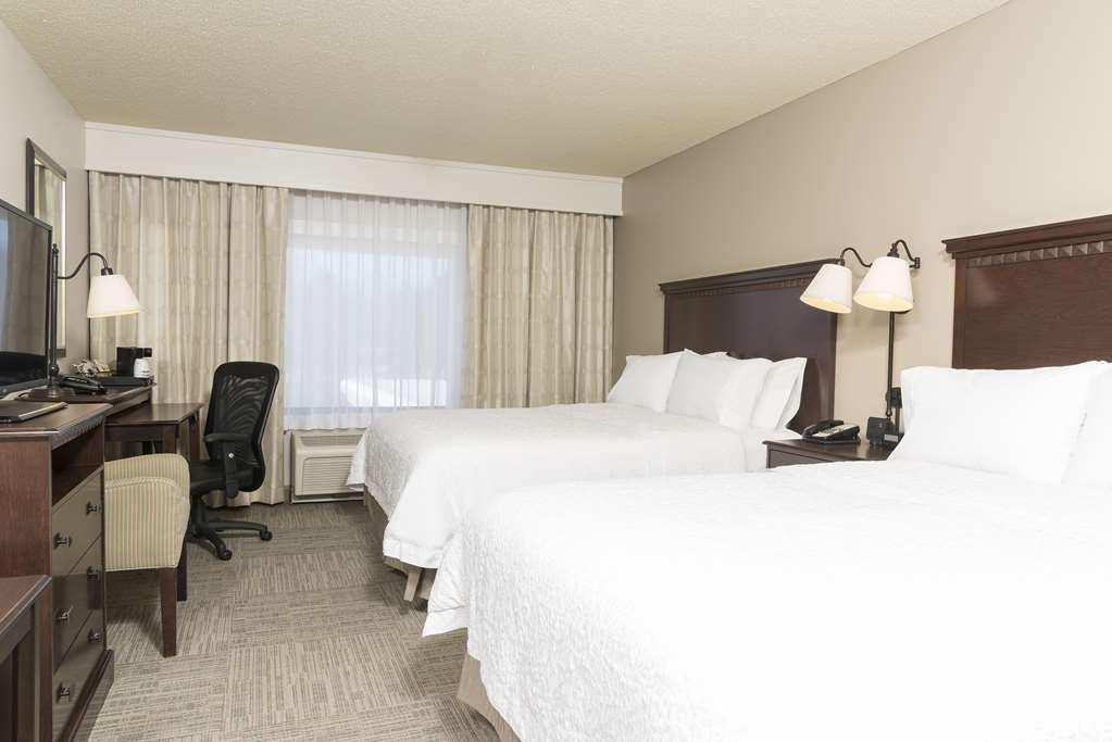 Hampton Inn & Suites Hartford-Manchester Room photo