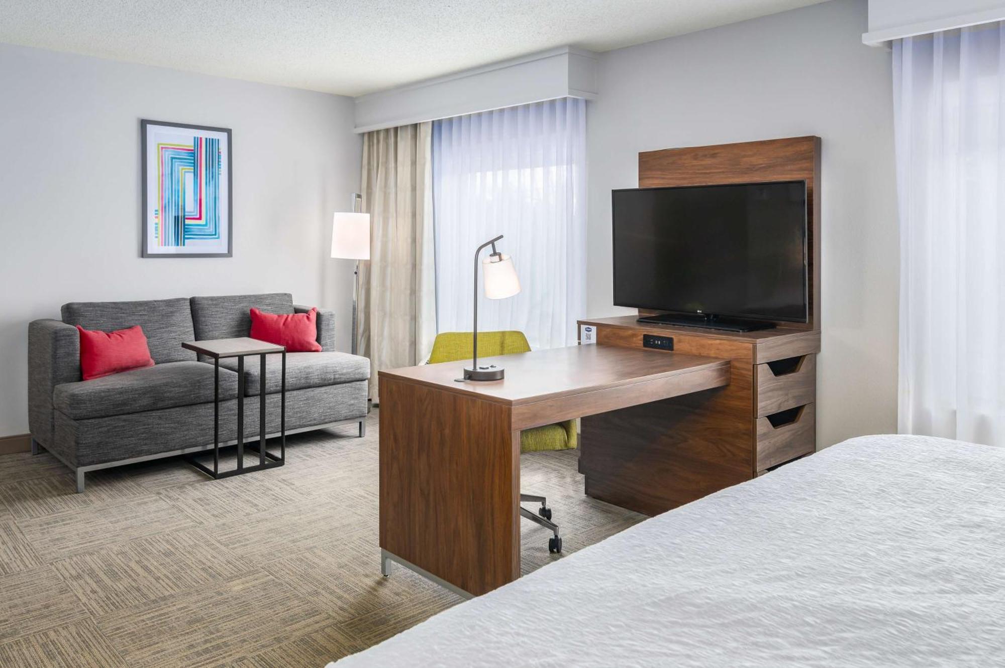Hampton Inn & Suites Hartford-Manchester Exterior photo