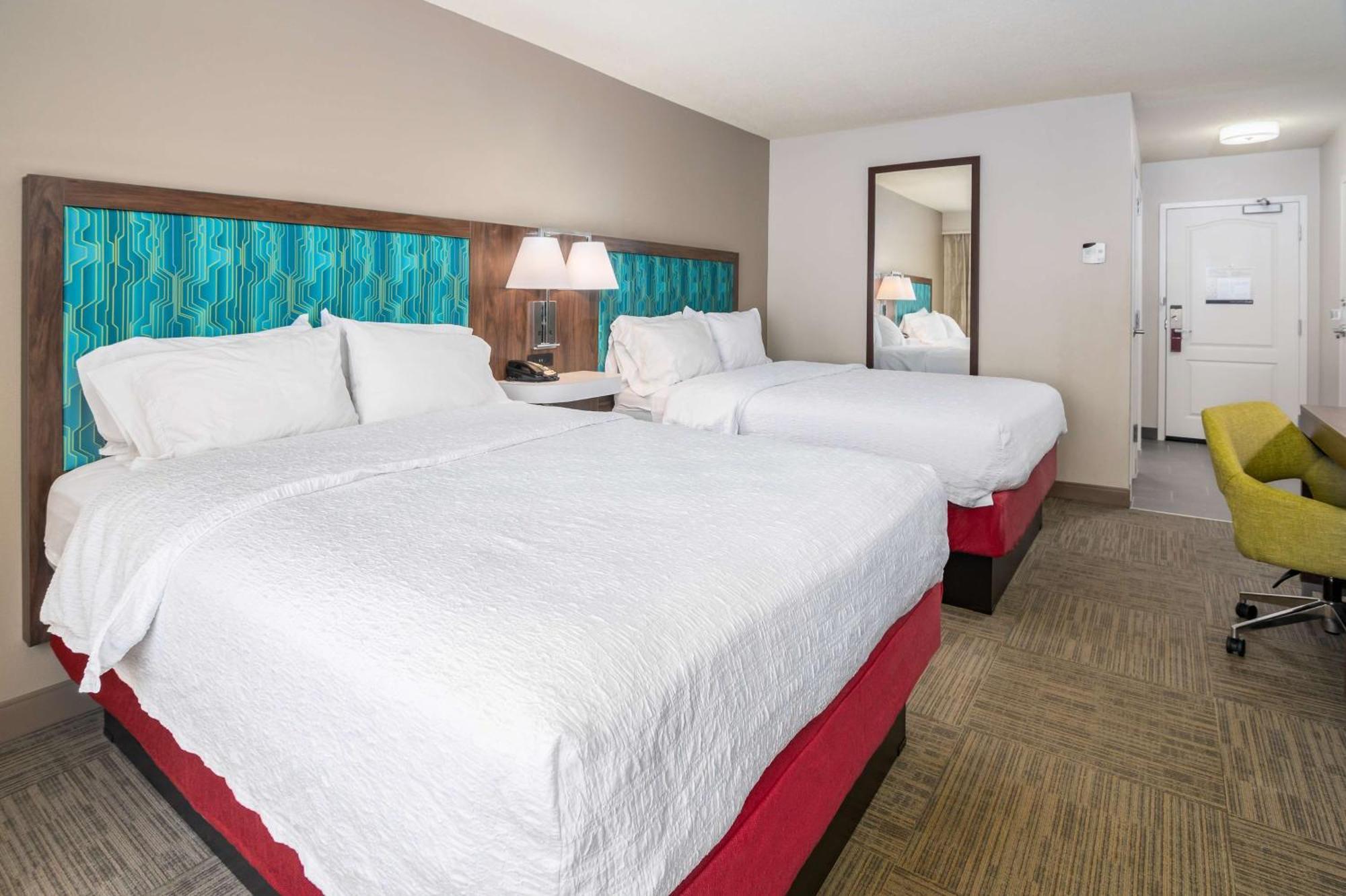 Hampton Inn & Suites Hartford-Manchester Exterior photo