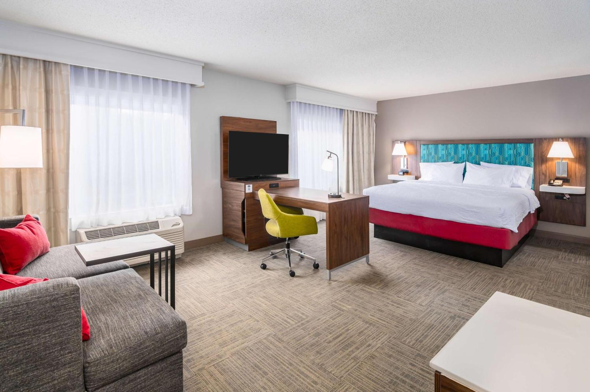 Hampton Inn & Suites Hartford-Manchester Exterior photo