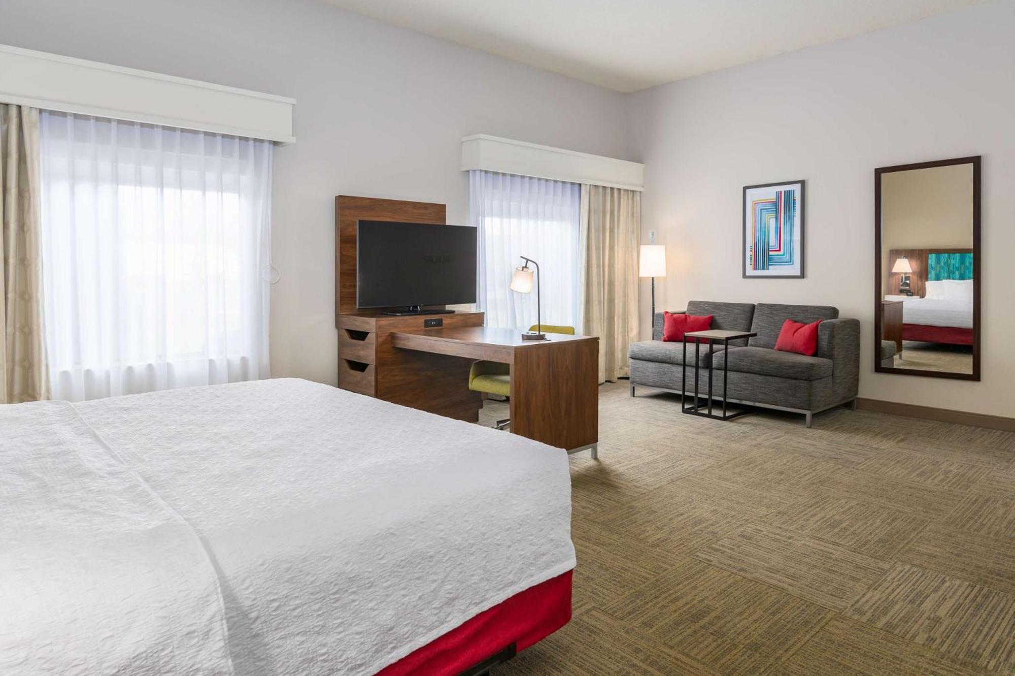 Hampton Inn & Suites Hartford-Manchester Exterior photo