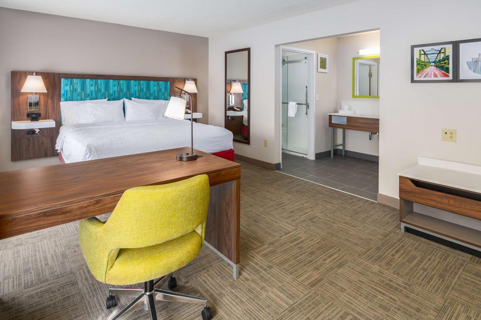 Hampton Inn & Suites Hartford-Manchester Exterior photo