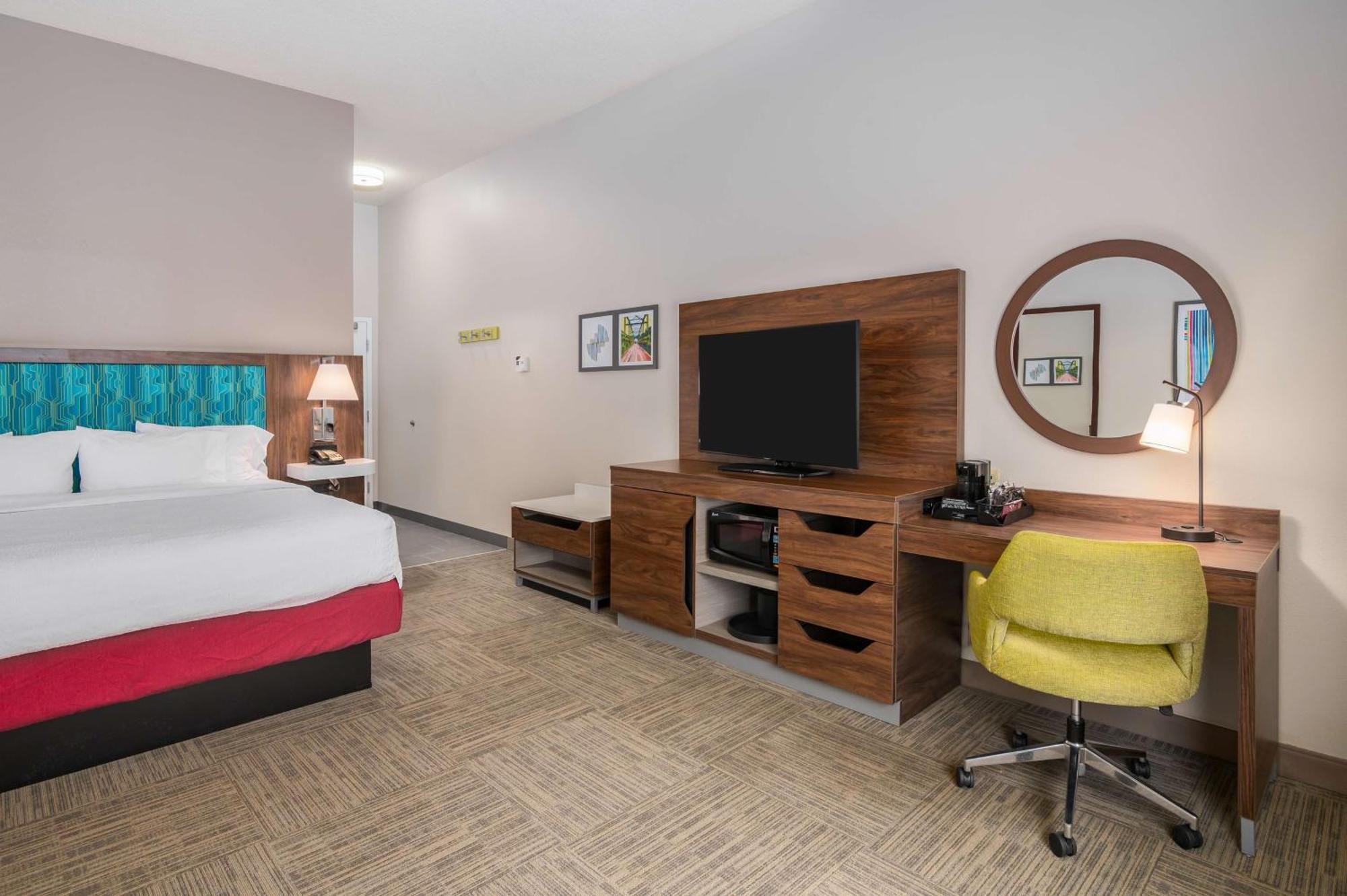 Hampton Inn & Suites Hartford-Manchester Exterior photo