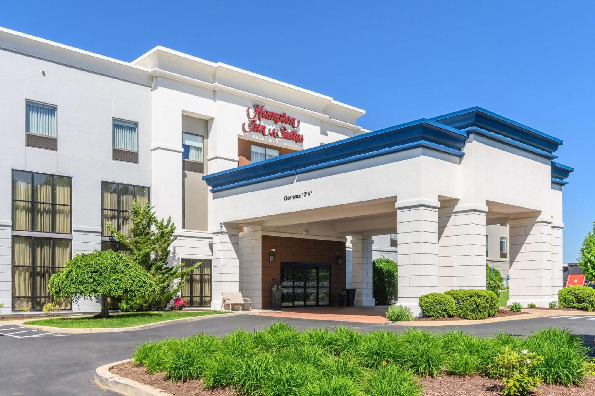 Hampton Inn & Suites Hartford-Manchester Exterior photo